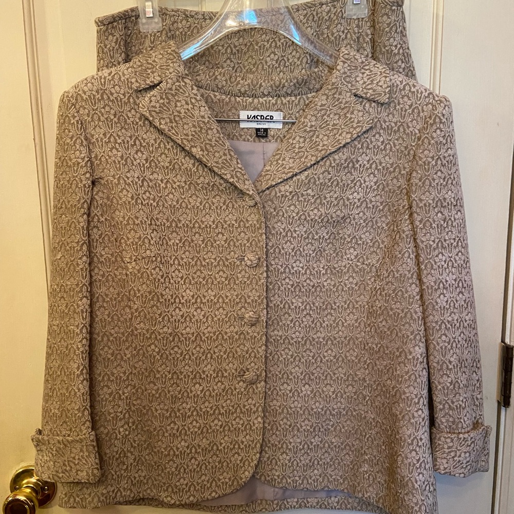 Kasper skirt suit